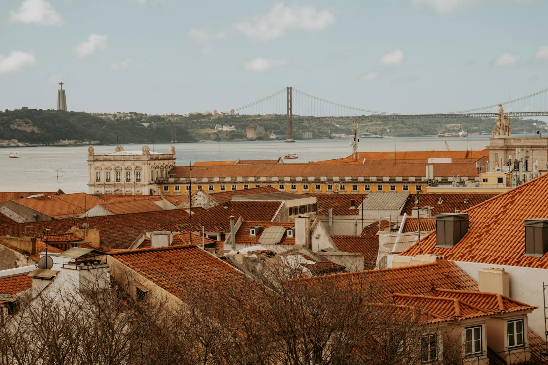 Best Time to Visit Lisbon: Month-by-Month Weather & Events Guide (2026)