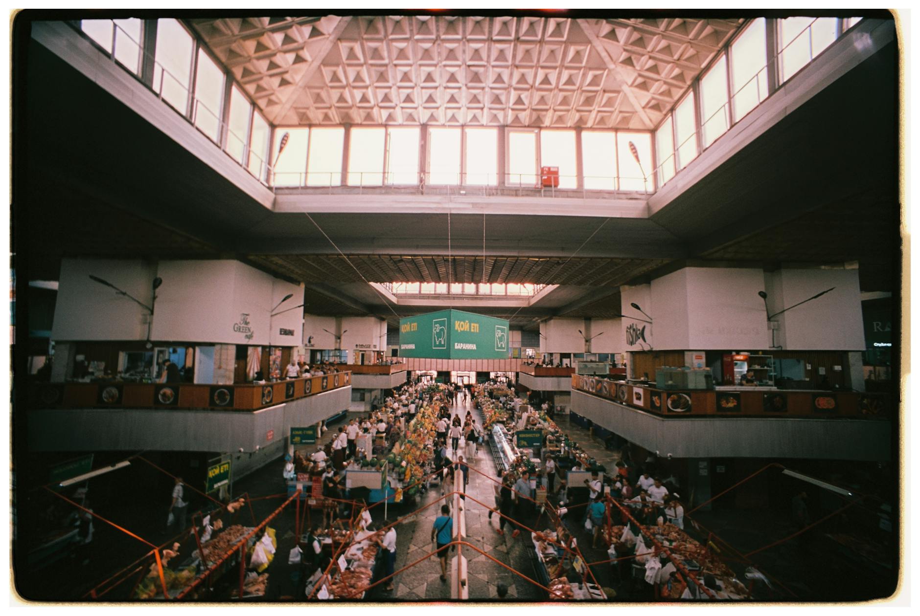 Food market hall in Lisbon Portuguese cuisine tasting itinerary