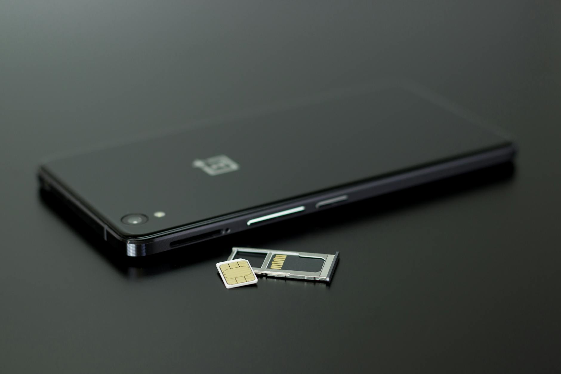 Smartphone and SIM card for staying connected while traveling in Lisbon