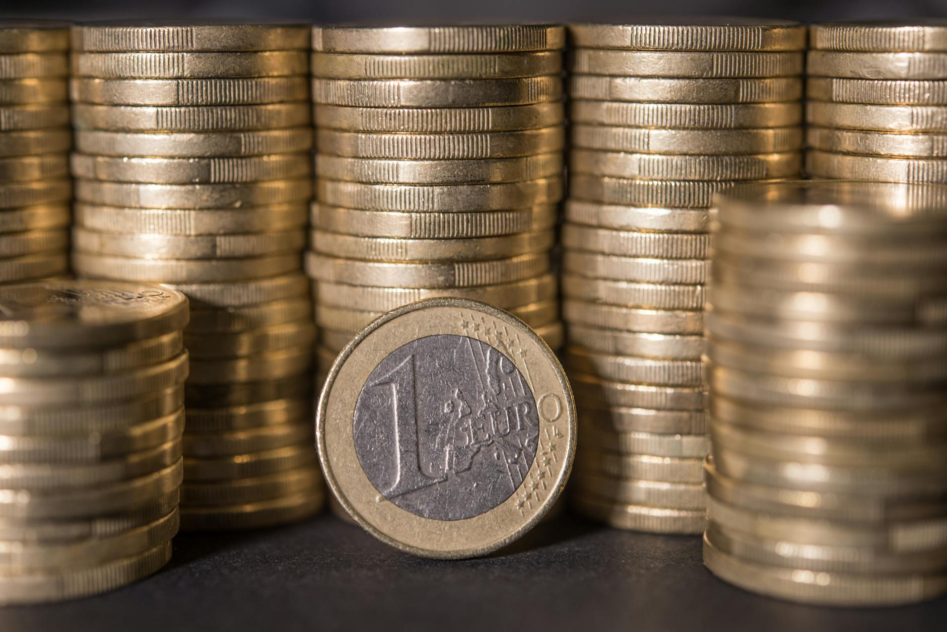 Tipping in Lisbon: A Complete Guide to Gratuity in Portugal (2026)