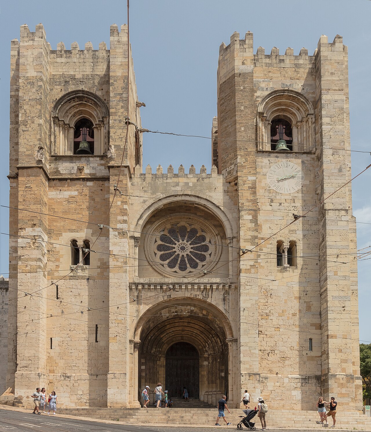 The west front of Lisbon Cathedral with its two crenellated bell towers and rose window